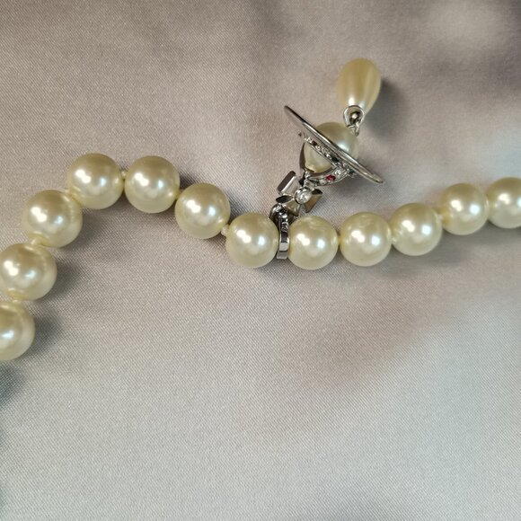 Brand new Vivienne Westwood  Pearl necklace in silver - Picture 5 of 10